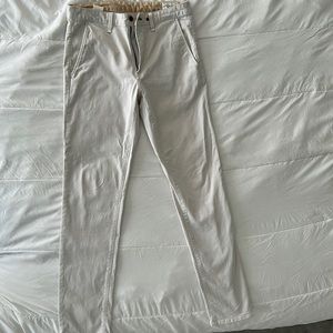 Rag & bone NY men’s chinos in ‘stone’ color. Size 31